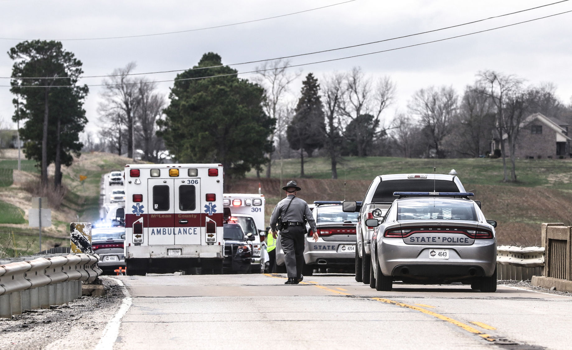 Multi-vehical collision kills 3, injures 2